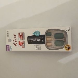 Kiss press-on nails